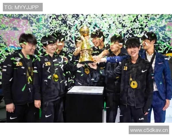 聚焦英雄联盟RNG团队协作的成功秘诀与战术分析 聚焦英雄联盟RNG团队协作的成功秘诀与战术分析